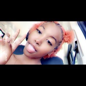 Meet your Posher, Courtney